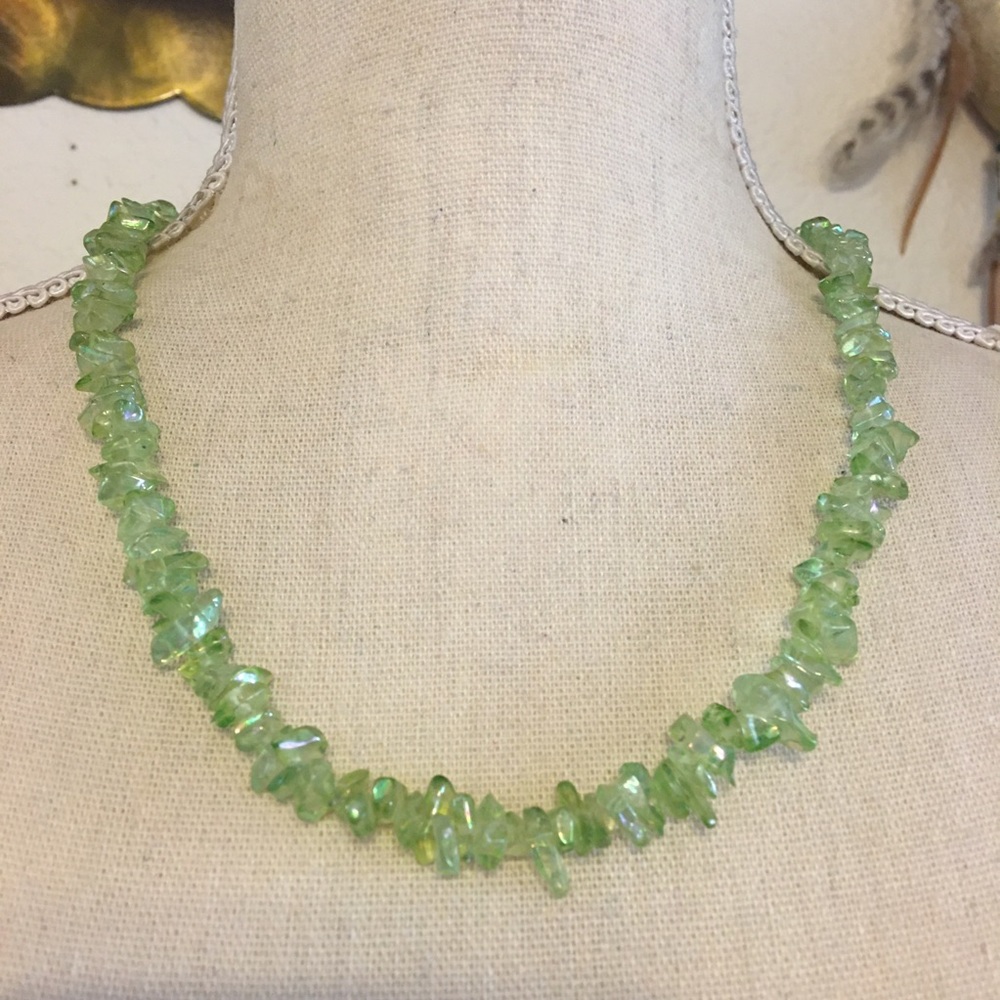 Vintage peridot aurora borealis glass necklace